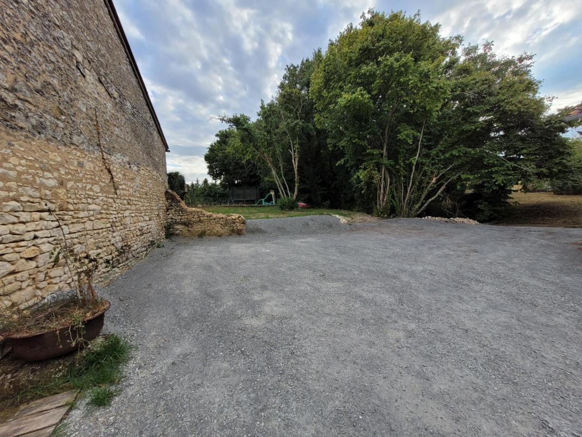 Ferienwohnung Le Petit Monas Civaux Exterior foto